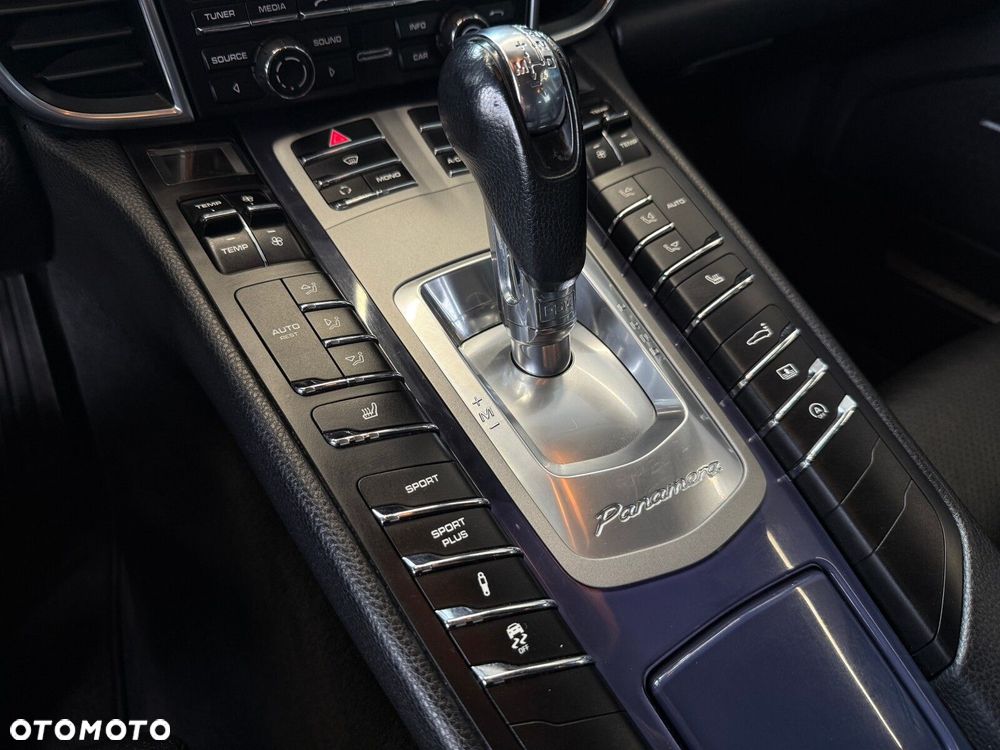 Porsche Panamera - 26