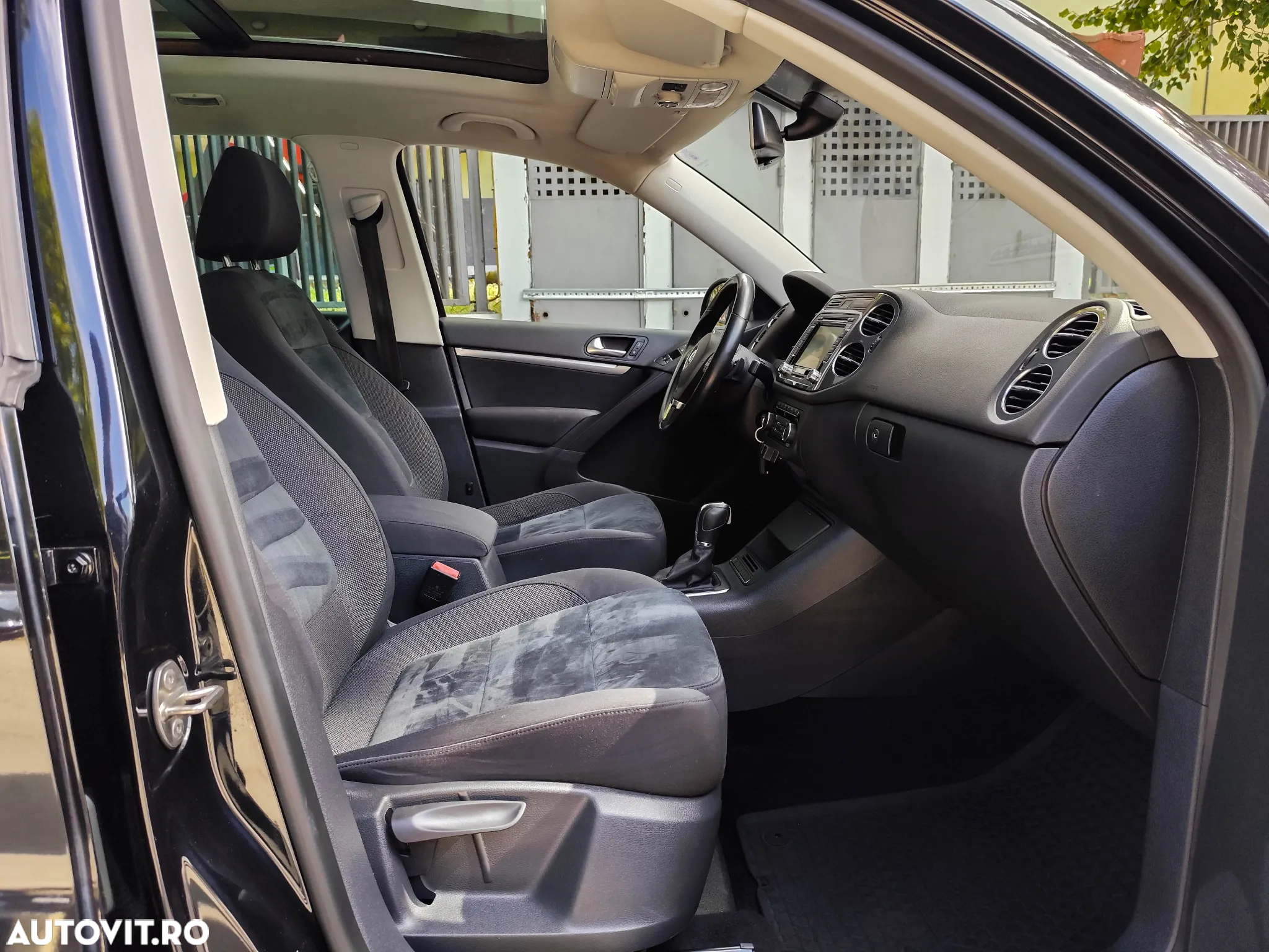 Volkswagen Tiguan 2.0 TDI 4Motion DSG Sport & Style - 25