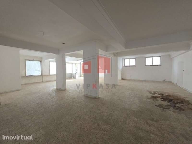 Loja de 210 m2 em Agualva - Grande imagem: 4/6