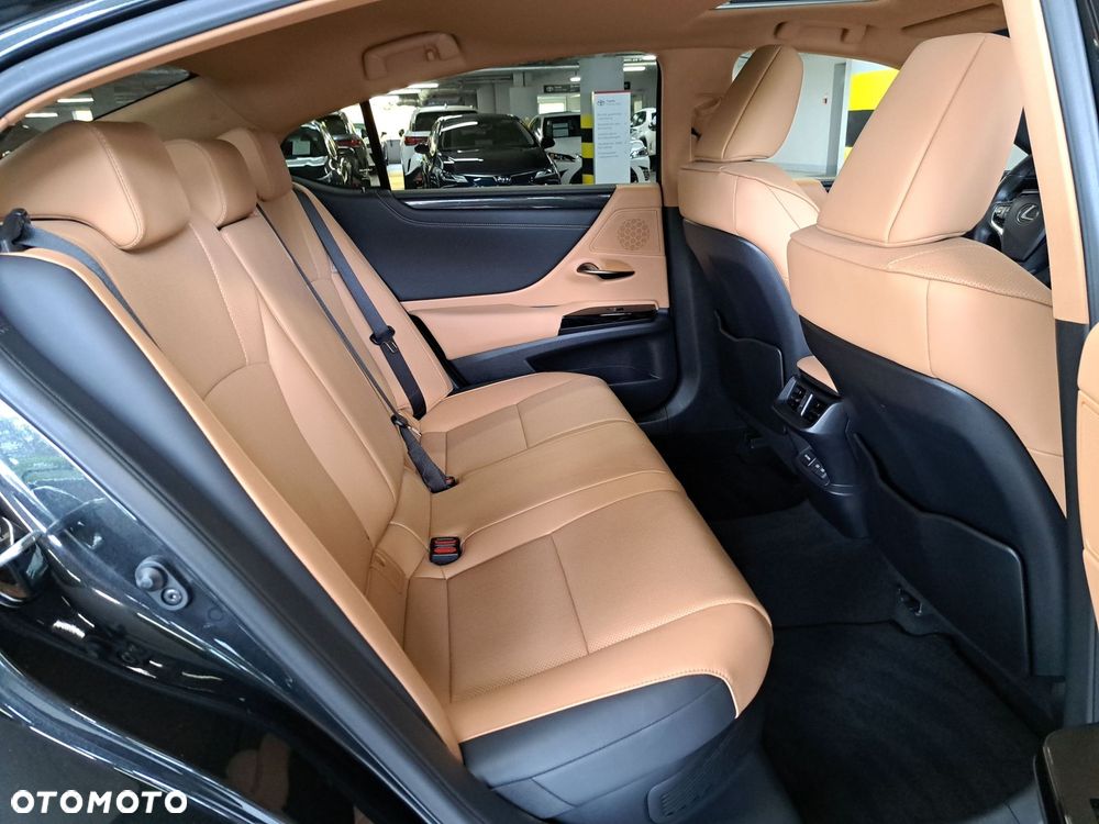 Lexus ES 300h Business Edition - 16