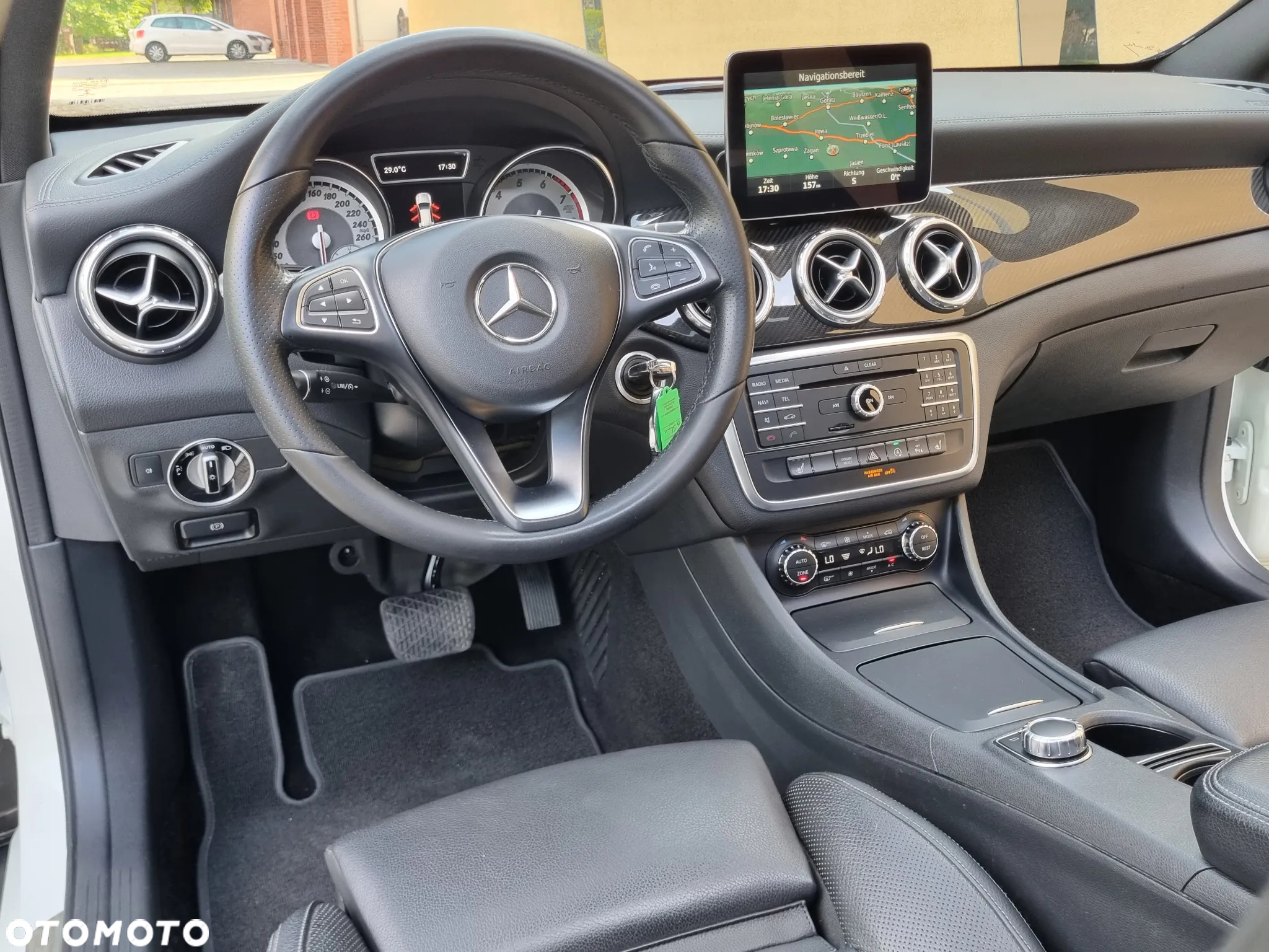 Mercedes-Benz GLA 250 7G-DCT Urban - 25