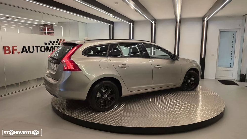 Volvo V60 1.6 D2 Momentum Eco - 7