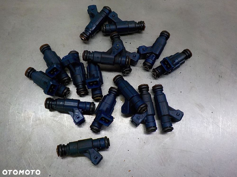 AUDI A4 B7 SKODA VW 1.8 B WTRYSKIWACZ 06B133551M - 1