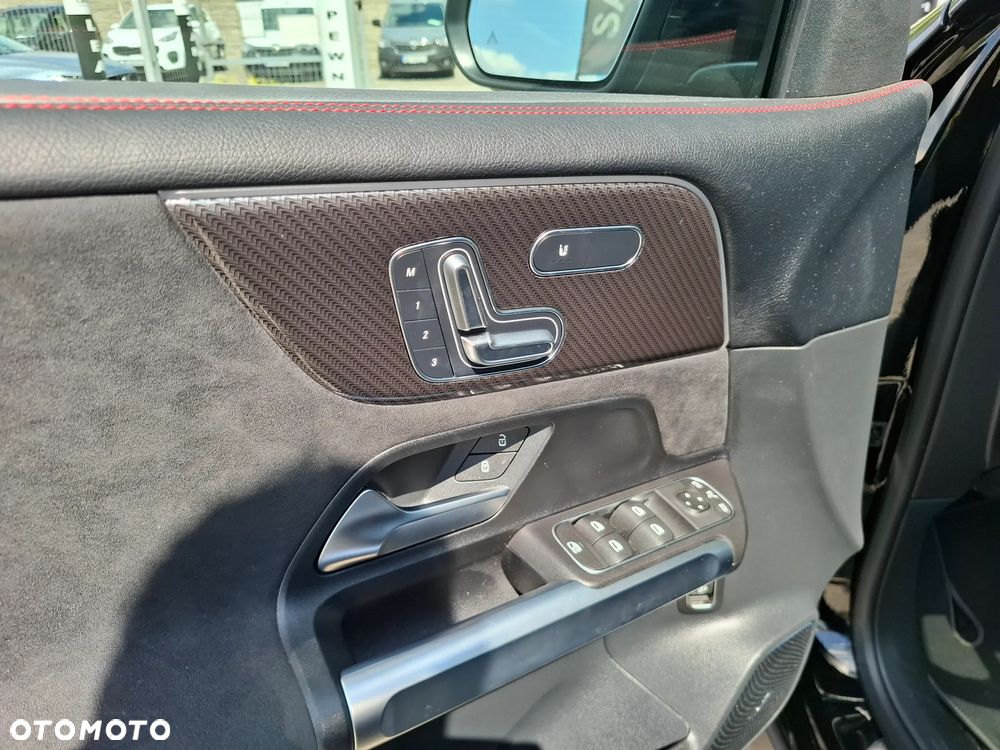 Mercedes-Benz GLB 250 4-Matic AMG Line 8G-DCT - 20