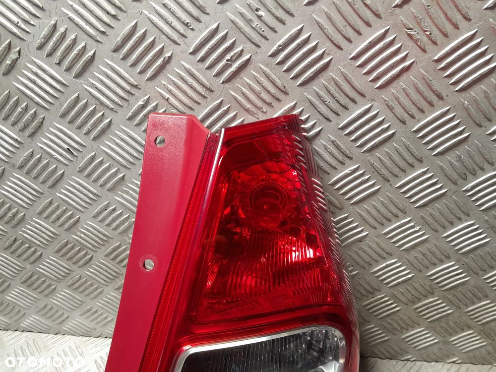 HYUNDAI I10 LAMPA PRAWA TYLNA PRAWY TYŁ W BŁOTNIK - 2