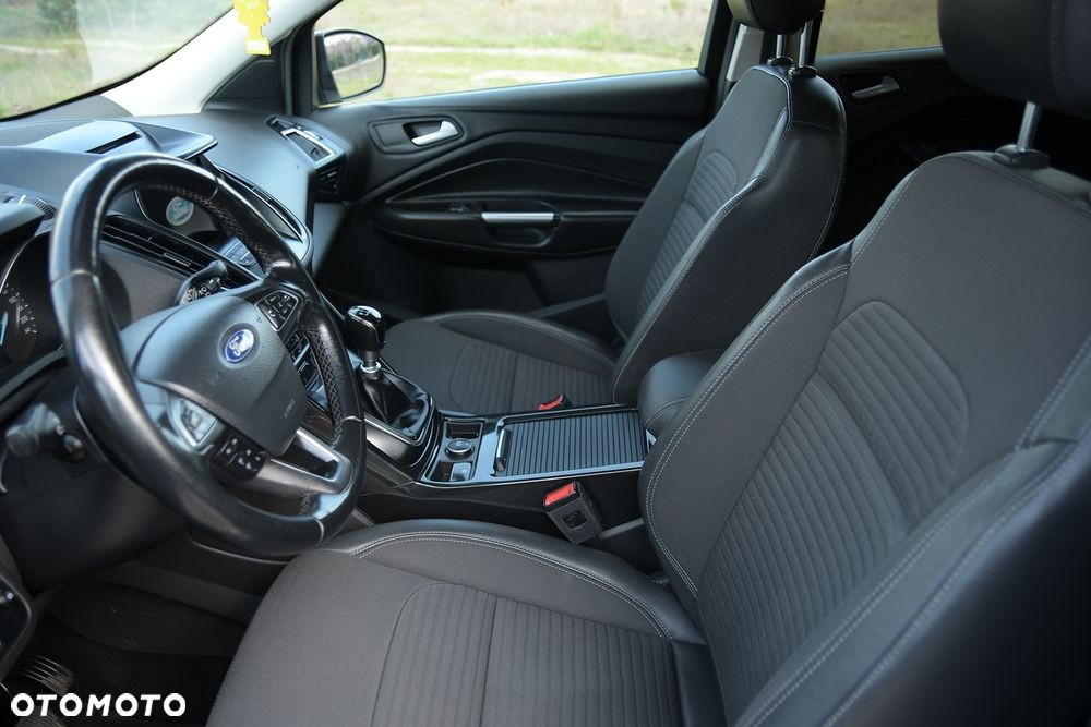 Ford Kuga 2.0 TDCi 2x4 Titanium - 14