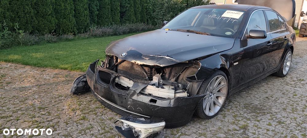 BMW Seria 5 550i - 1