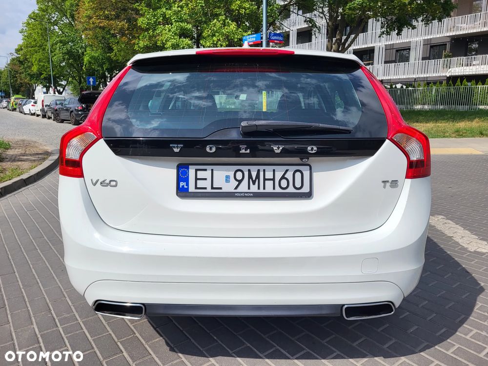 Volvo V60 T5 Geartronic Momentum - 25