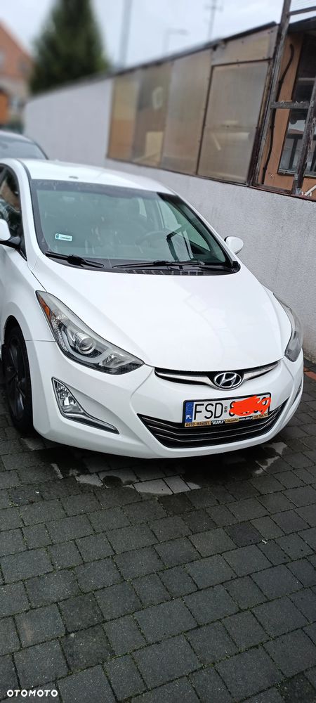 Hyundai Elantra - 2