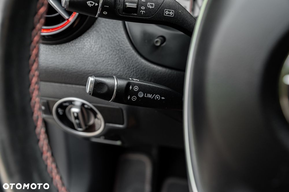 Mercedes-Benz CLA 250 4Matic 7G-DCT AMG Line - 35