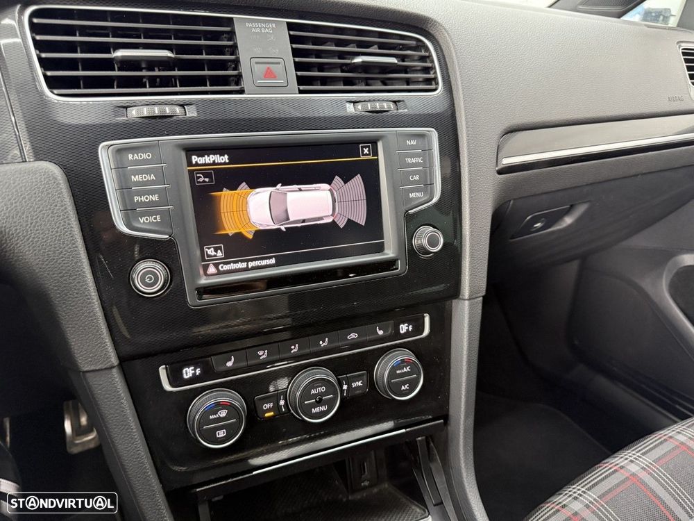 VW Golf 2.0 TSi GTi DSG - 28
