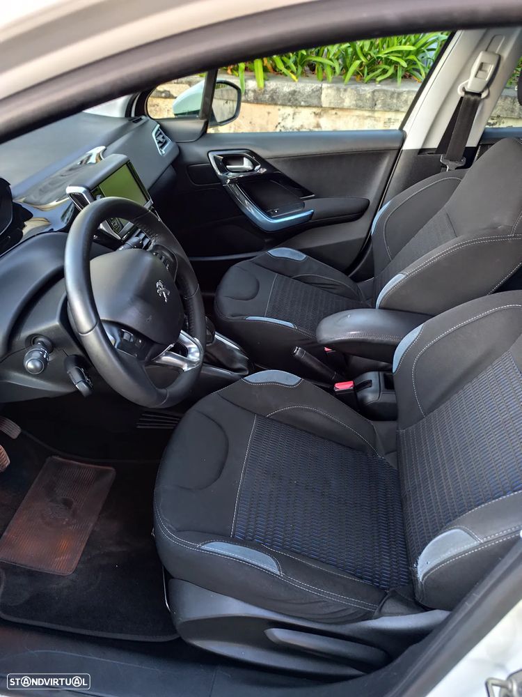 Peugeot 208 1.2 VTi Allure - 5