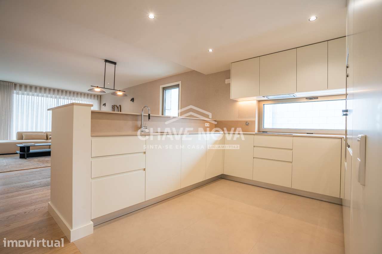 T2 Novo Último Piso c/ 2 Lugares de Garagem e Arrumo em Canidelo - Grande imagem: 5/24