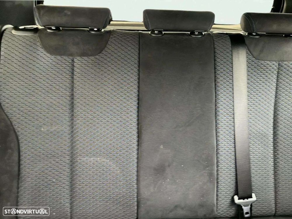 BMW 116 d Pack Desportivo M - 15