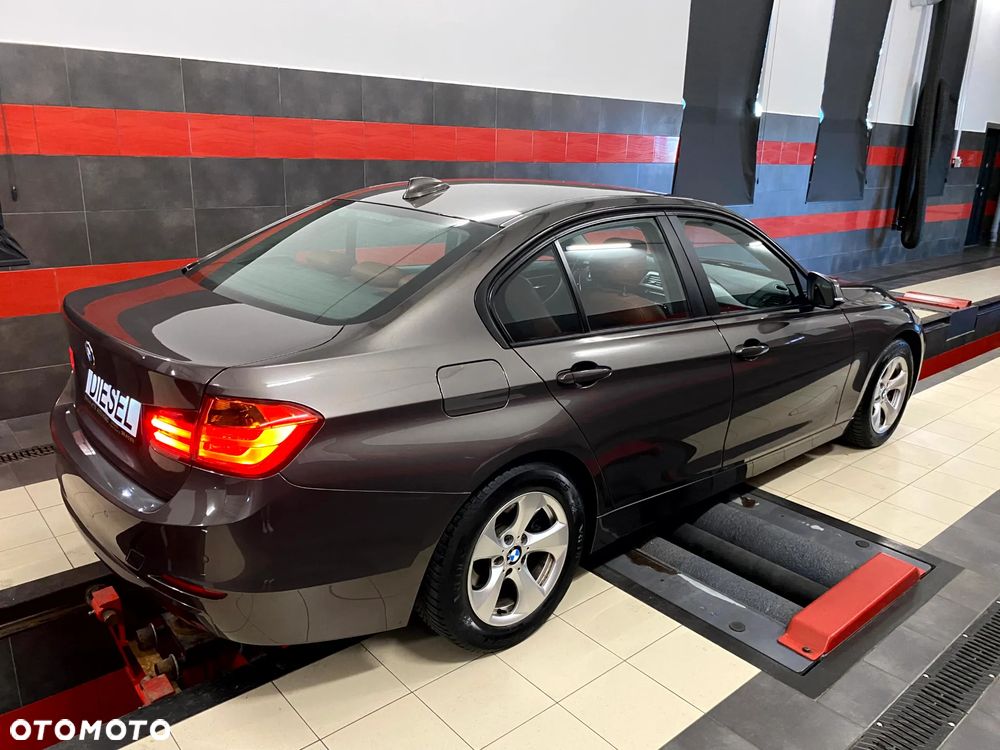 BMW Seria 3 316d Sport Line - 10