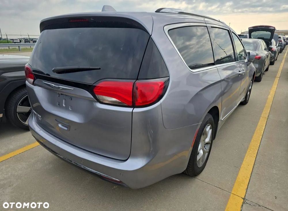 Chrysler Pacifica - 16