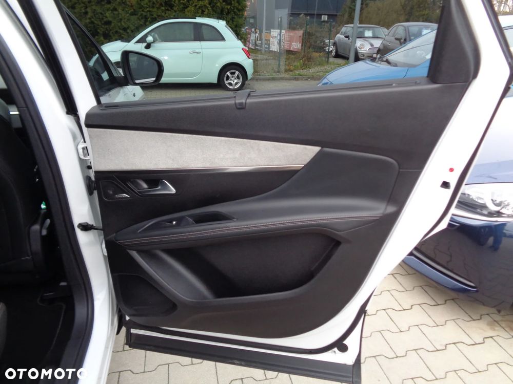 Peugeot 5008 BlueHDi 180 EAT8 GT Pack - 25