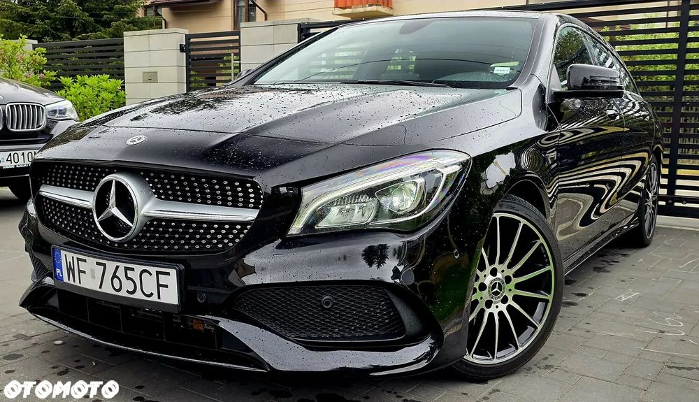 Mercedes-Benz CLA 180 AMG Line - 2