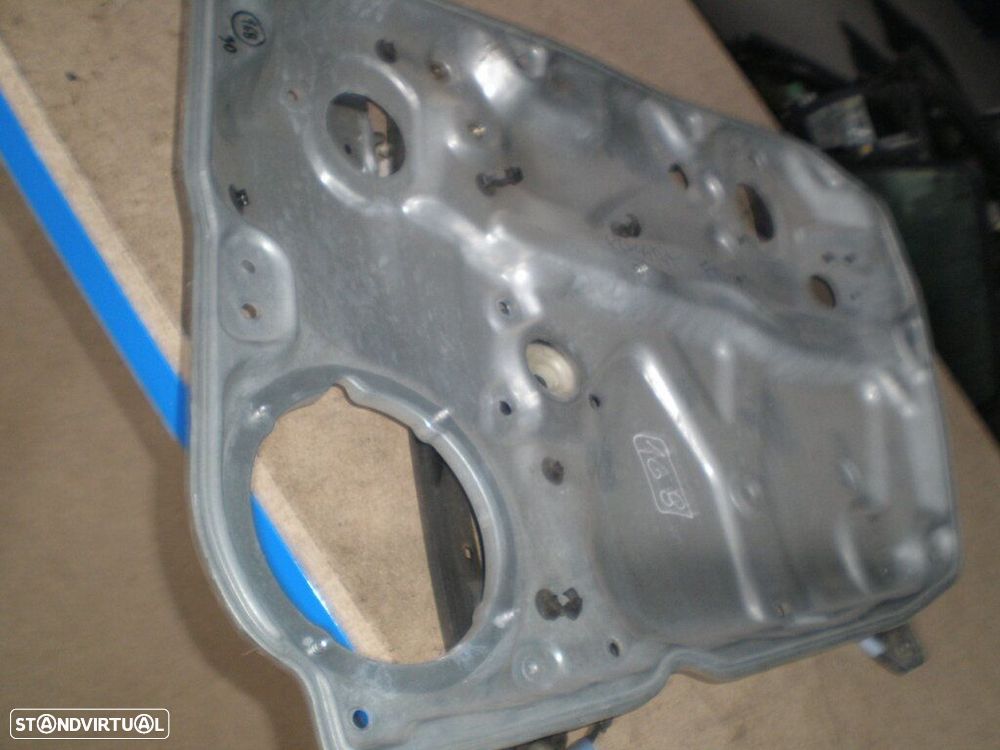 Elevador Sem Motor 3B4837756D VW PASSAT 4 BREAK (3B) PHASE 2 2001 1.9TDI  130CV 5P CINZENTO FD VW PASSAT 4 BREAK 2001 1.9TDI 130CV 5P CINZENTO FD VW PASSAT 2000 1.9TDI 115CV 5P PRETO FD - 1