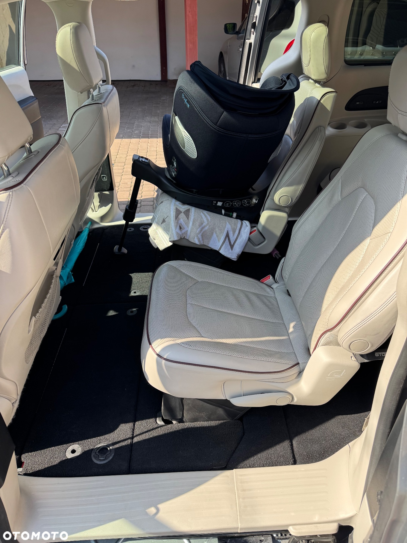 Chrysler Pacifica - 10