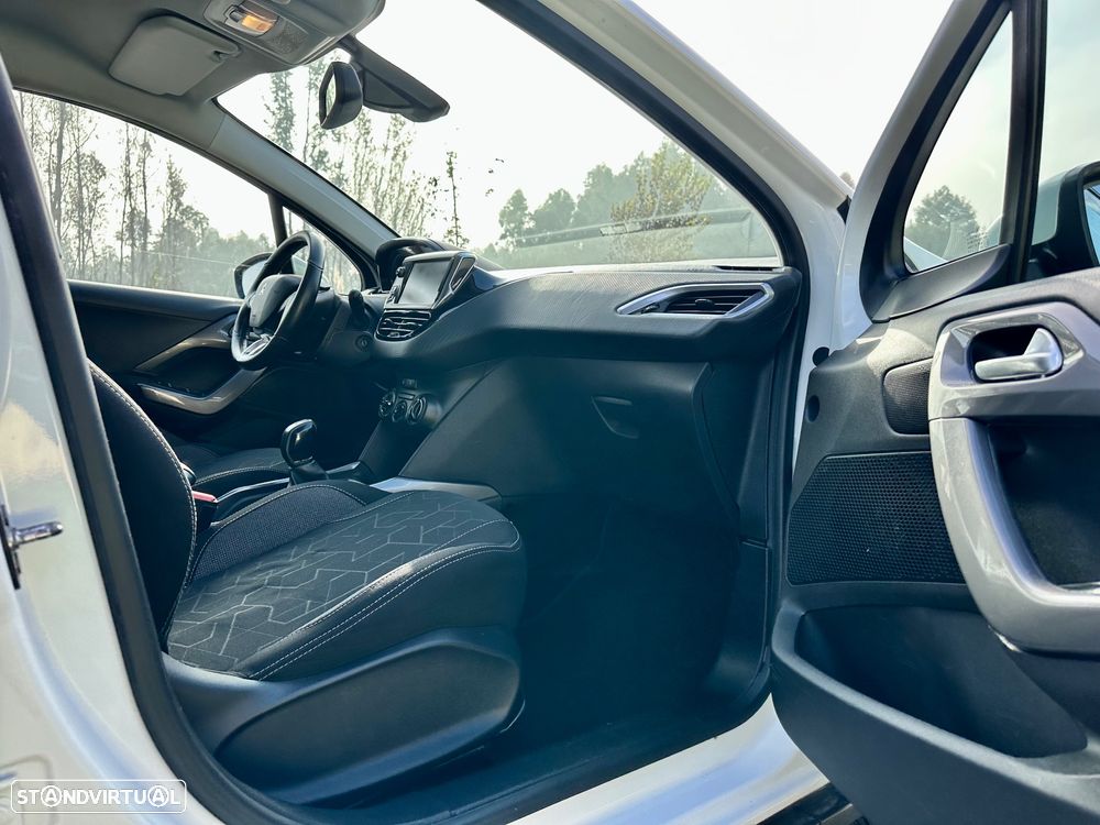 Peugeot 2008 1.6 BlueHDi Style - 32