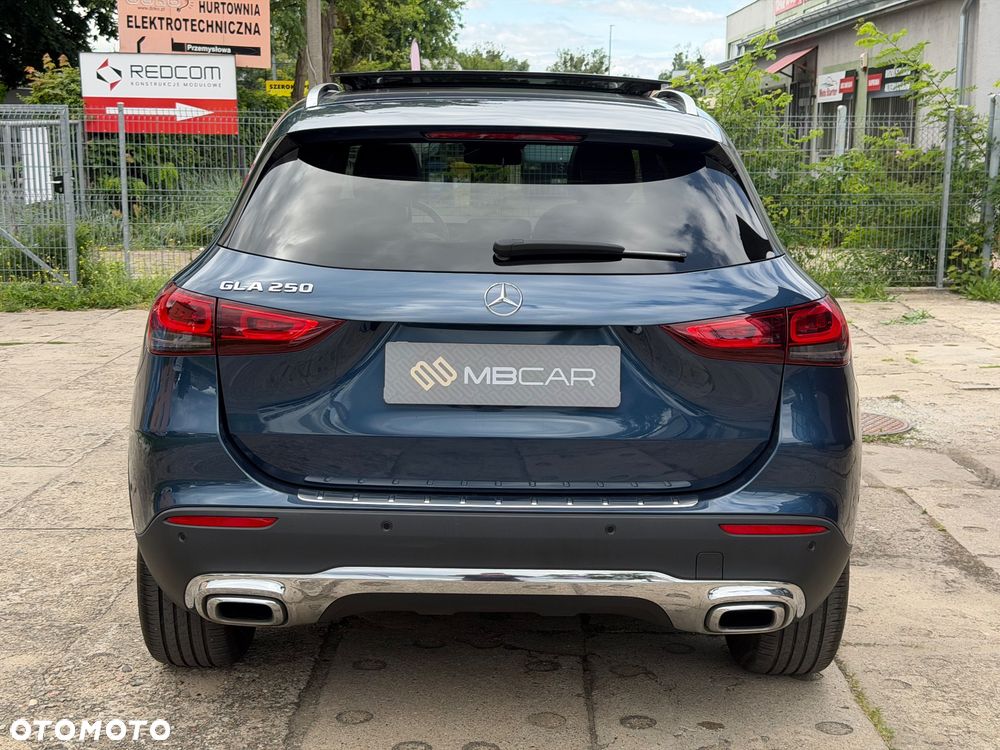 Mercedes-Benz GLA - 6