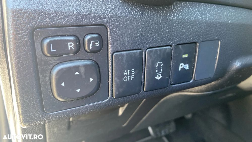 Toyota Auris 1.8 L VVT-i HSD Sol - 12