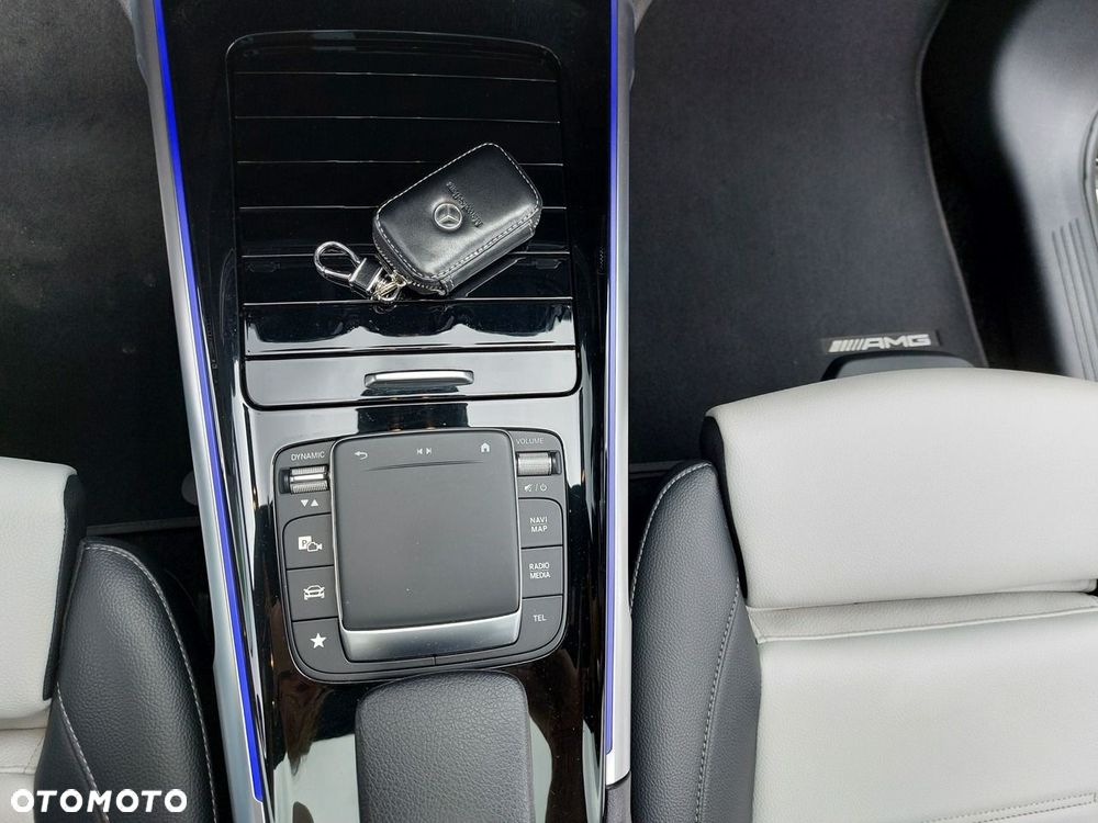 Mercedes-Benz GLB - 36