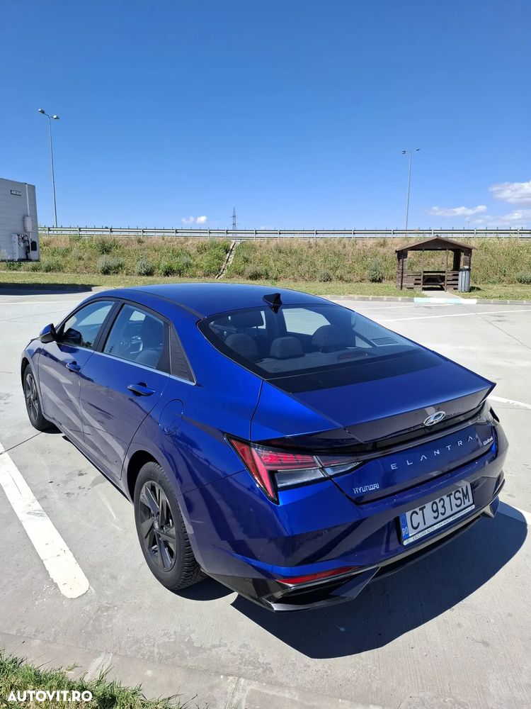 Hyundai Elantra 1.6 l 123 CP CVT Highway - 16