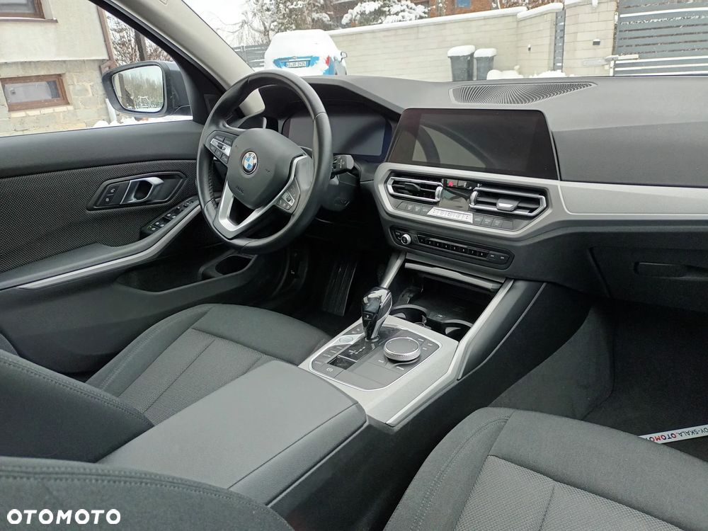 BMW Seria 3 330e xDrive - 9