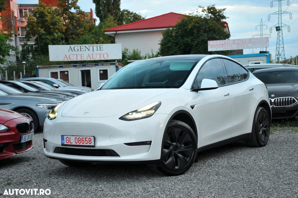 Tesla Model Y Long Range Dual Motor AWD - 2