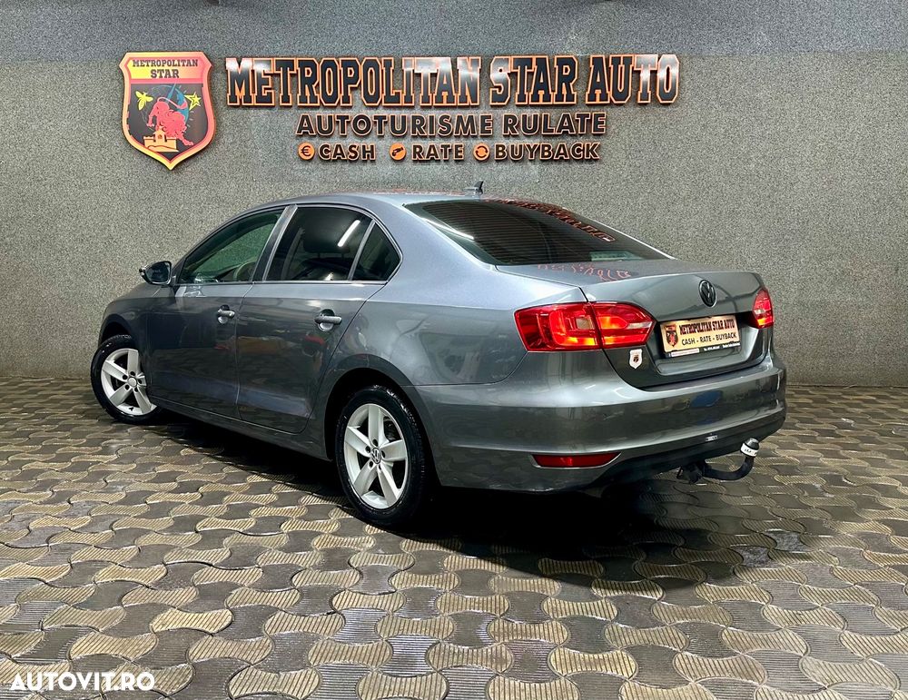 Volkswagen Jetta 1.6 TDI Comfortline - 3