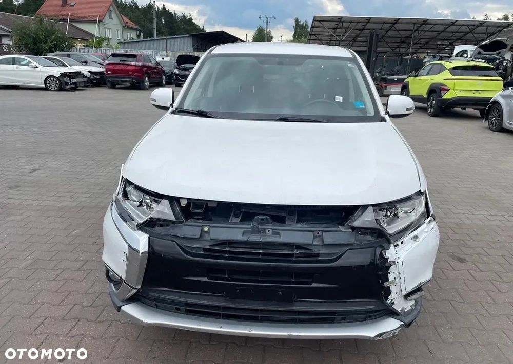 Mitsubishi Outlander 2.4 4WD CVT Instyle - 4
