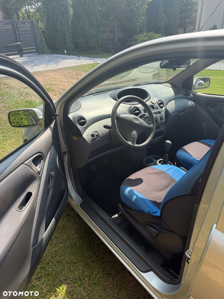 Toyota Yaris 1.0 Base - 9