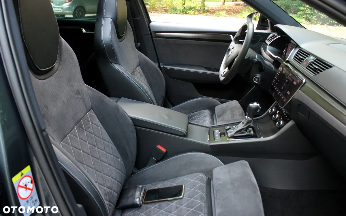 Skoda Superb Combi 2.0 TDI DSG Sportline - 8