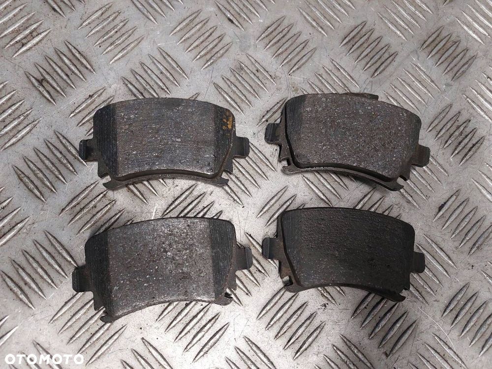 ZACISK HAMULCOWY LEWY TYŁ + PRAWY TYŁ AUDI A6 C6 - 9