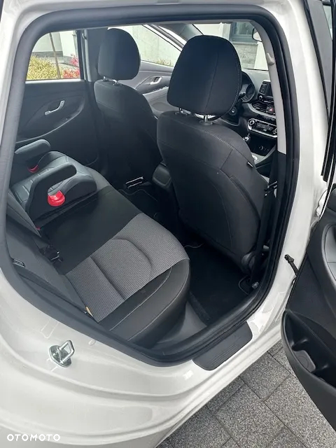 Hyundai i30 1.4 Classic + - 11