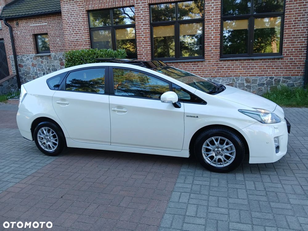Toyota Prius (Hybrid) Executive - 4