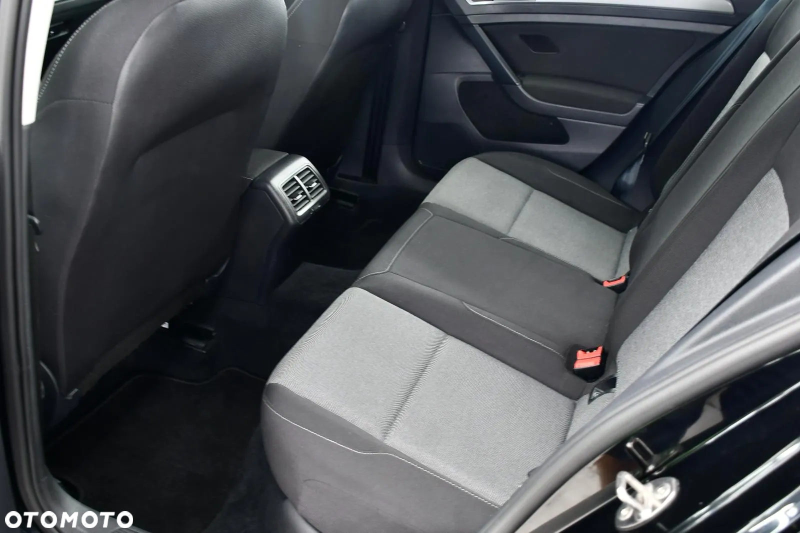 Volkswagen Golf - 9