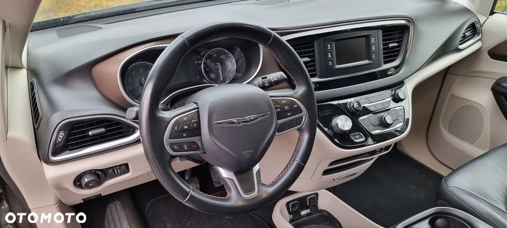 Chrysler Pacifica - 35