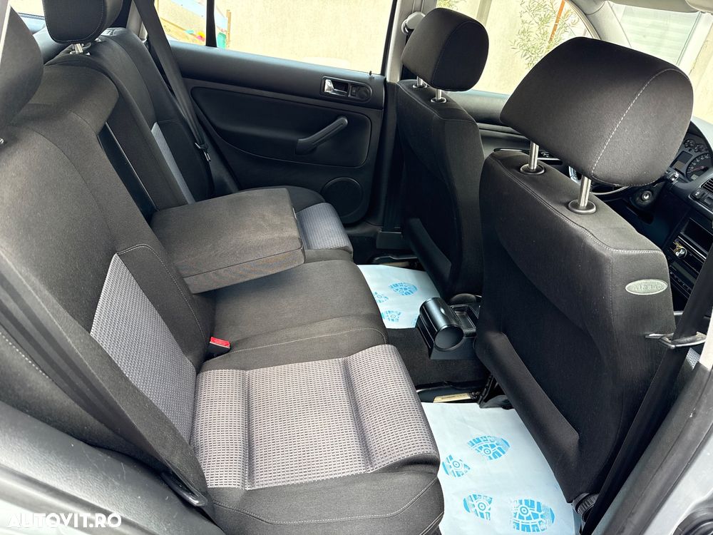 Volkswagen Golf 1.6 Comfortline - 10