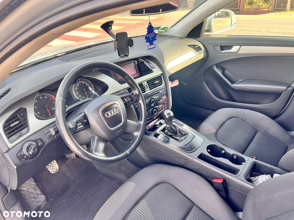 Audi A4 Limousine - 8
