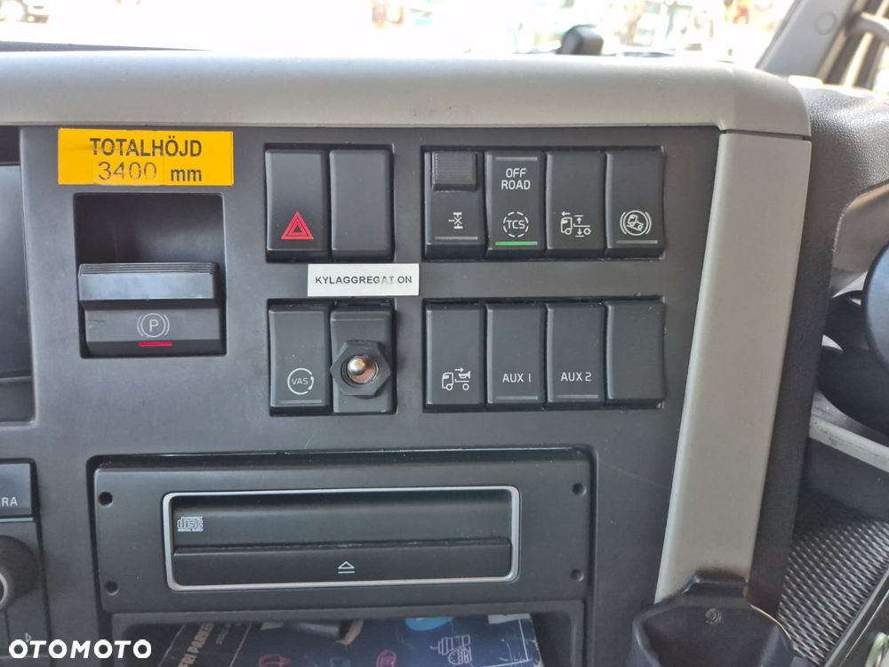 Volvo FM 340 4X2 / CHŁODNIA IZOTERMA / CARRIER VECTOR i350 / WINDA 2500KG / BEZWYPADKOWY / 1 WŁ / EURO 6 / AUTOMAT / IDEALNY / 9000KG ŁADOWNOŚĆ / WEBASTO - 31