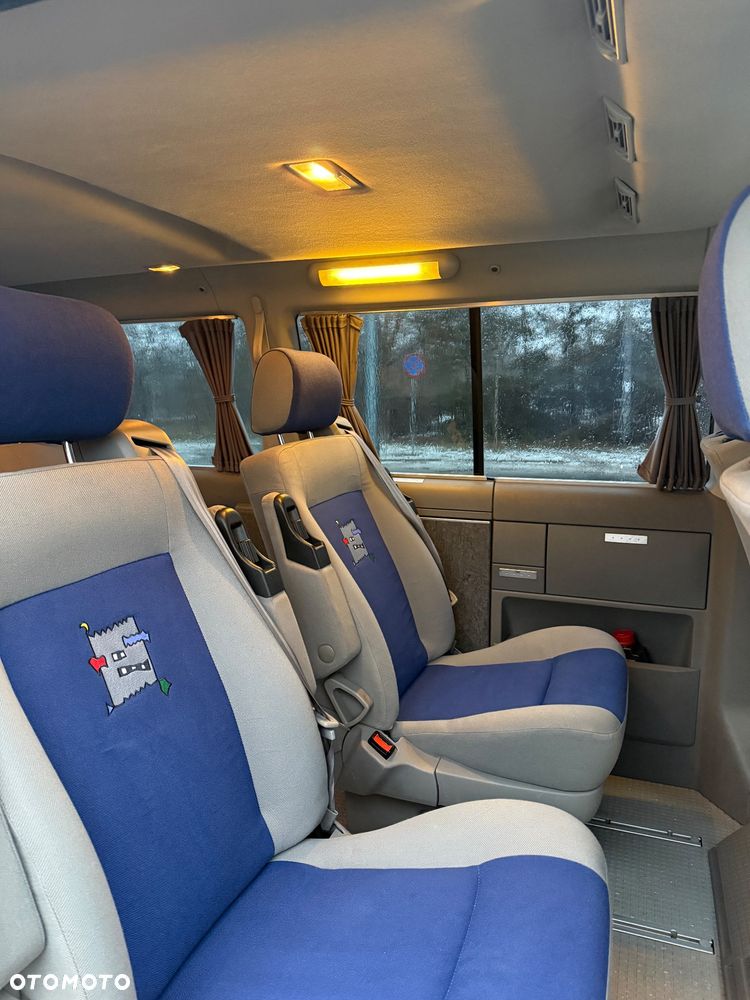Volkswagen Multivan - 10