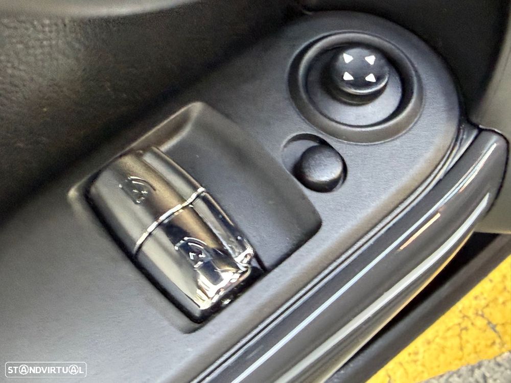 MINI 3 Portas One - 34