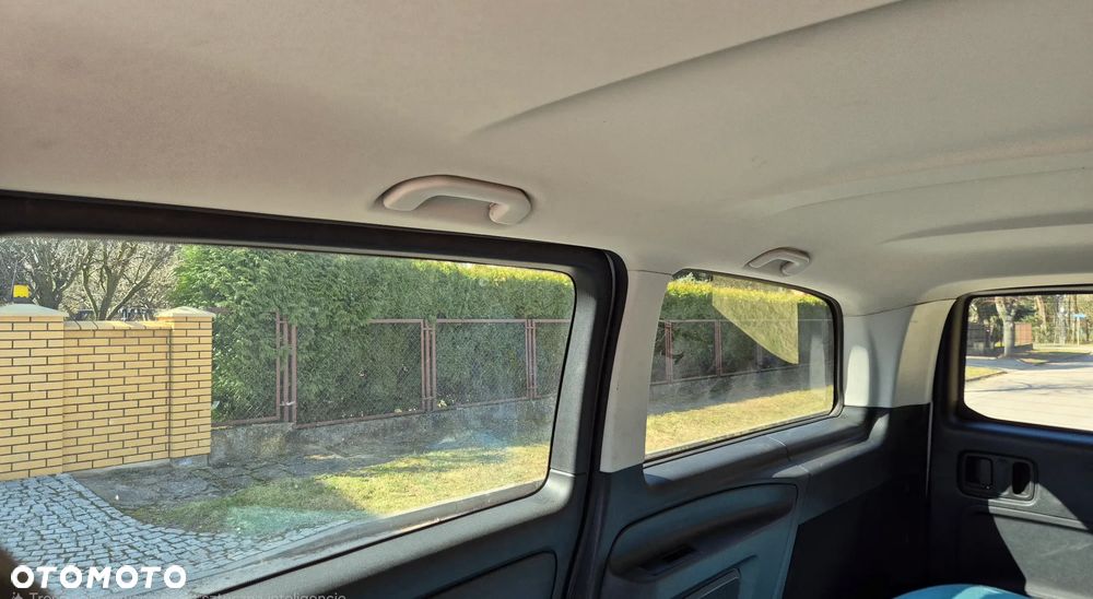 Mercedes-Benz E-VITO - 11