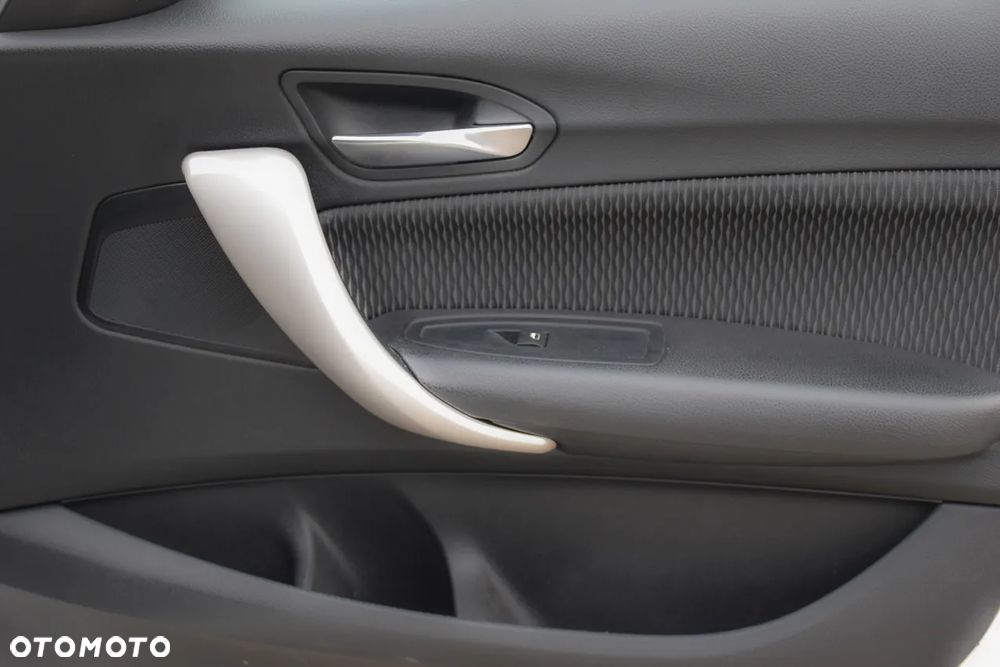 BMW Seria 1 116i - 23