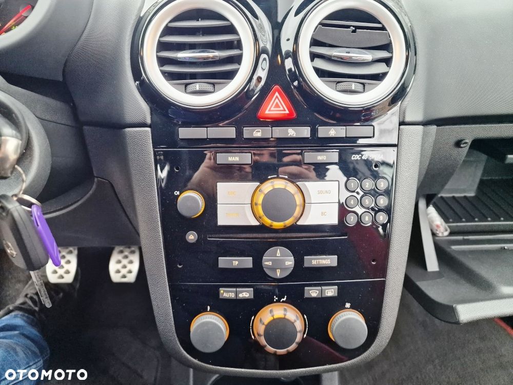 Opel Corsa 1.6 Turbo GSi - 33