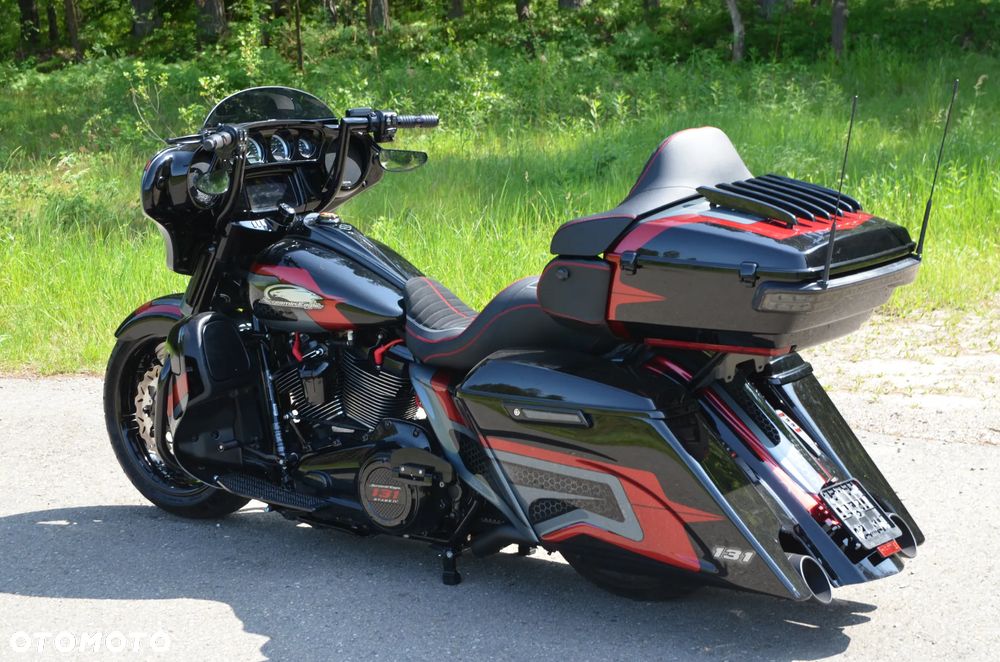 Harley-Davidson Touring Street Glide - 24