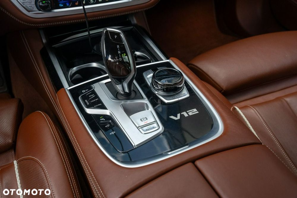 BMW Seria 7 M760Li xDrive - 36